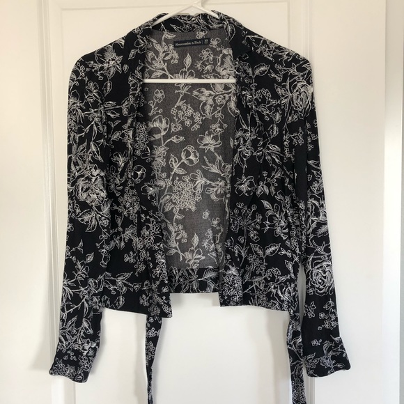 Abercrombie & Fitch | Floral Collared Wrap Top - Picture 4 of 13